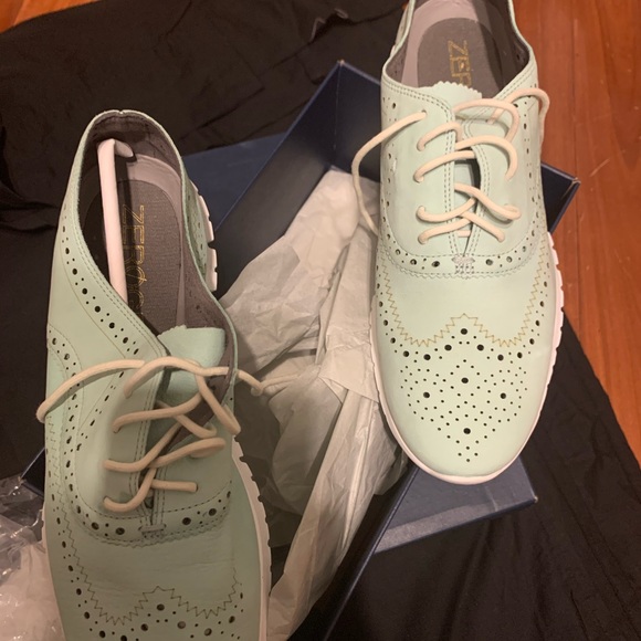 Shoes - Picture 7 of 8